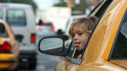 Можно ли ребенку ездить в белорусских такси без взрослых? Вот что говорит закон
