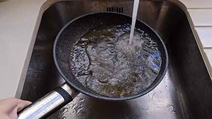 Куда выливать масло после жарки? Сделайте это — и забудете о забитых трубах