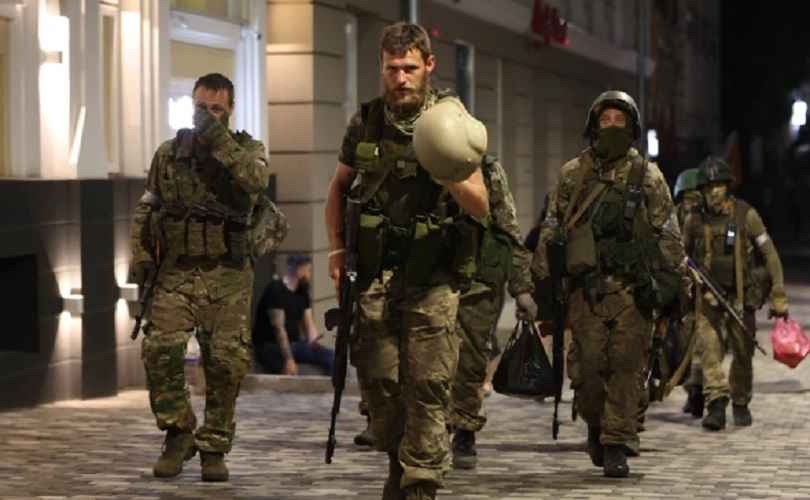 Фото: бойцы ЧВК "Вагнер" в Ростове / ТАСС