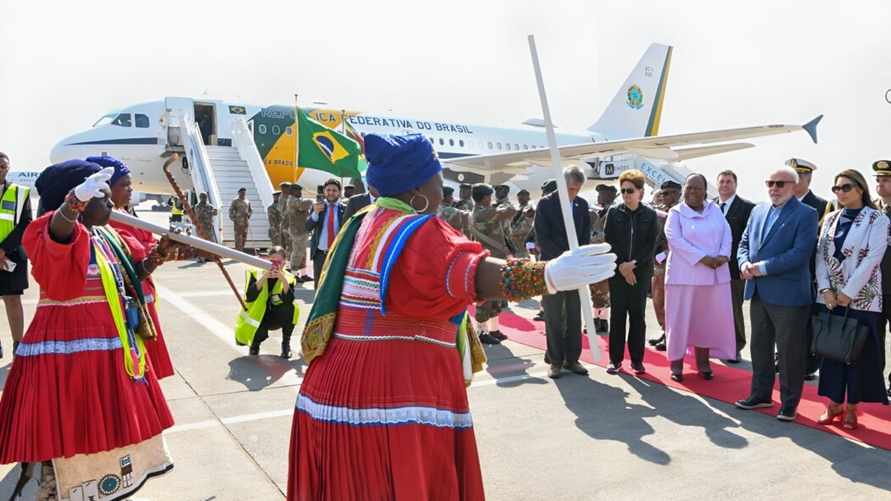 Смогут ли "заклятые друзья" изменить мировой порядок? Эксперты рассказали, что ждать от саммита БРИКС