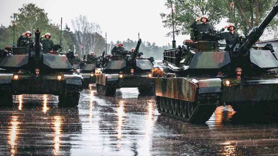 Становится «супердержавой» - Польша провела военный парад для белорусов и россиян – CNN