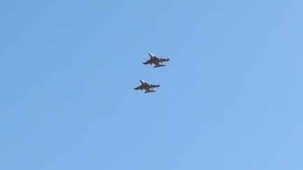 Под Минском заметили самолеты и вертолеты. Что происходит?