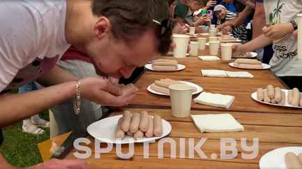 Необычное соревнование под Гродно: там на скорость ели сосиски. А приз какой?