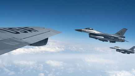 Дания и Нидерланды подняли в воздух F-16 из-за российских бомбардировщиков у границ НАТО