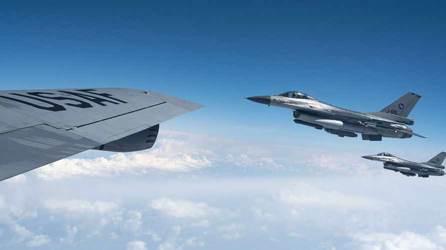 Иллюстрированное фото, истребитель F-16 Королевских ВВС Нидерландов