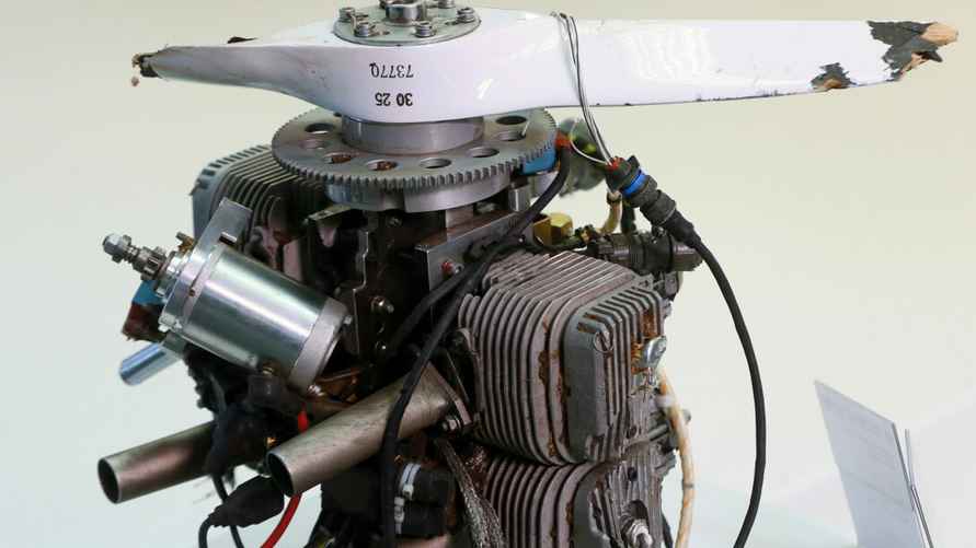 Двигатель российского беспилотника «Герань-2» во время брифинга для СМИ в Киеве 13 апреля.