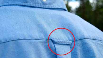 Почему у многих рубашек сзади есть петля? Вот как связана с любовными делами (и не только)