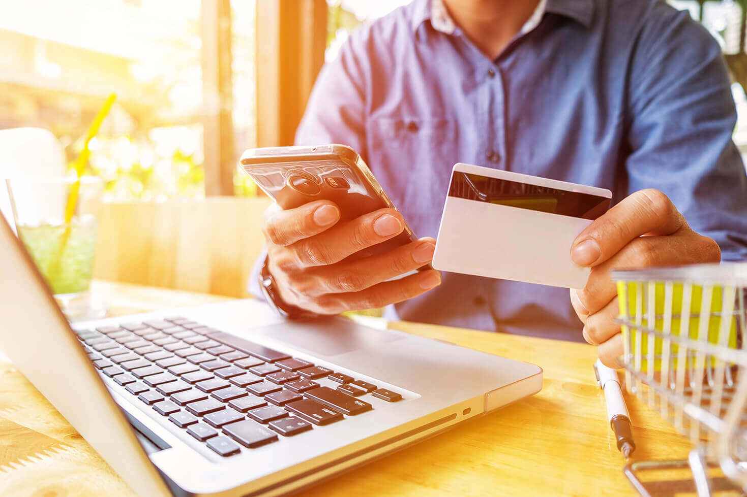 Один из белорусских банков перешёл с долларов на злотые. Почему?