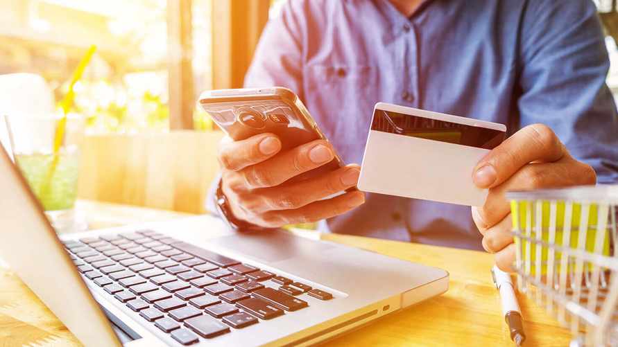 Один из белорусских банков перешёл с долларов на злотые. Почему?