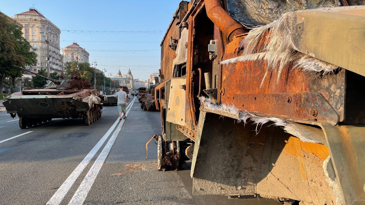 В Киеве появились российские танки. Правда, не так, как планировала РФ