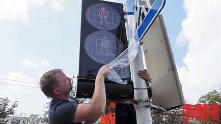 В Минске установили первый в Беларуси «умный светофор». Но есть нюанс