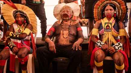 Полуобнажённые женщины и боевая раскраска. В Бразилии провели Великое собрание лидеров хранителей Матери-Земли