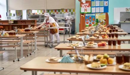 В Минобразования Беларуси разъяснили, можно ли отказаться от питания в школе