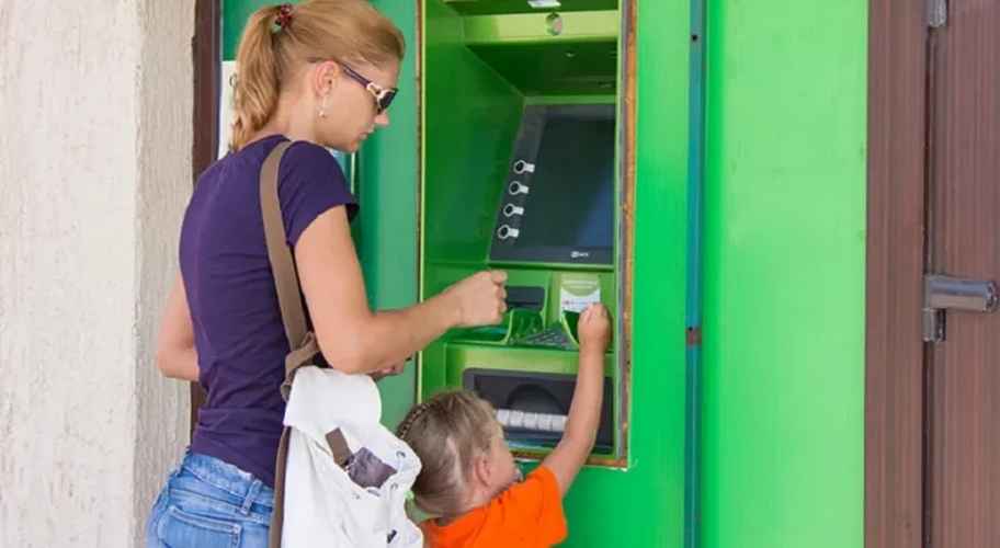 Белорусские банки объявили о новшествах в снятии денег в банкоматах. Чем ещё порадуют?