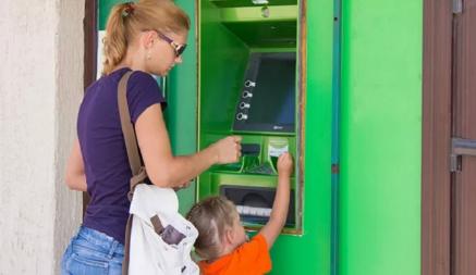 Белорусские банки объявили о новшествах в снятии денег в банкоматах. Чем ещё порадуют?