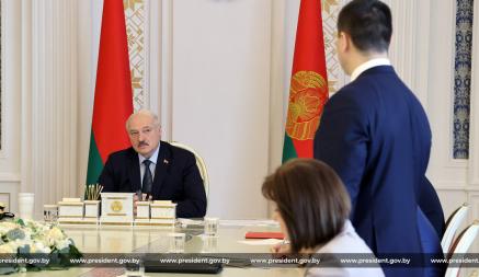 Лукашенко вызвал Головченко из отпуска. Что случилось?