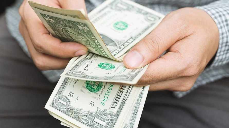 +2 копейки. Доллар снова подскочил. Эксперты рассказали, ждать ли белорусам «американца» за Br3,5