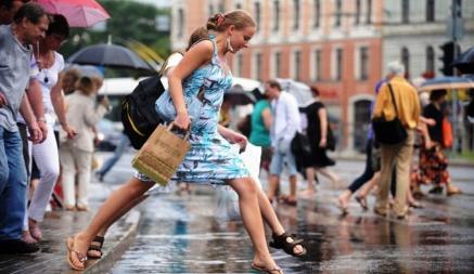 Синоптики пообещали приход в Беларусь «фронтальных разделов» с Европы. Где и когда накроют дожди?