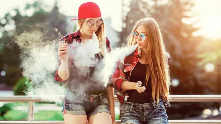 До Br148. В милиции напомнили, что за курение «не там» белорусам грозит штраф. А что насчет вейпа?