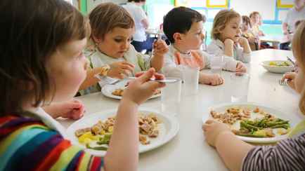 Совмин Беларуси повысил цены на питание в детсадах. На сколько?