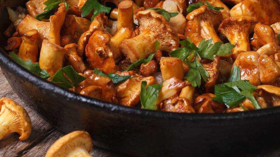 Как приготовить лисички? Эти 4 рецепта сделают ваш обед по-настоящему королевским