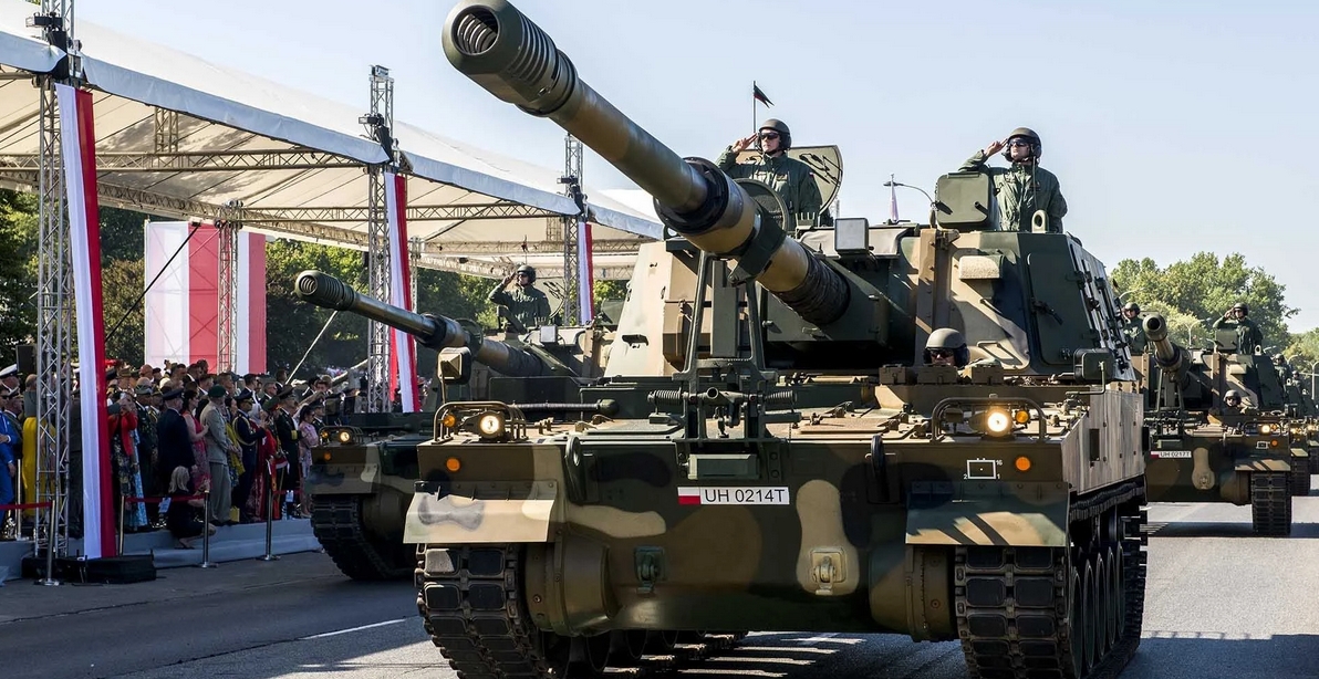 Становится «супердержавой» — Польша провела военный парад для белорусов и россиян – CNN