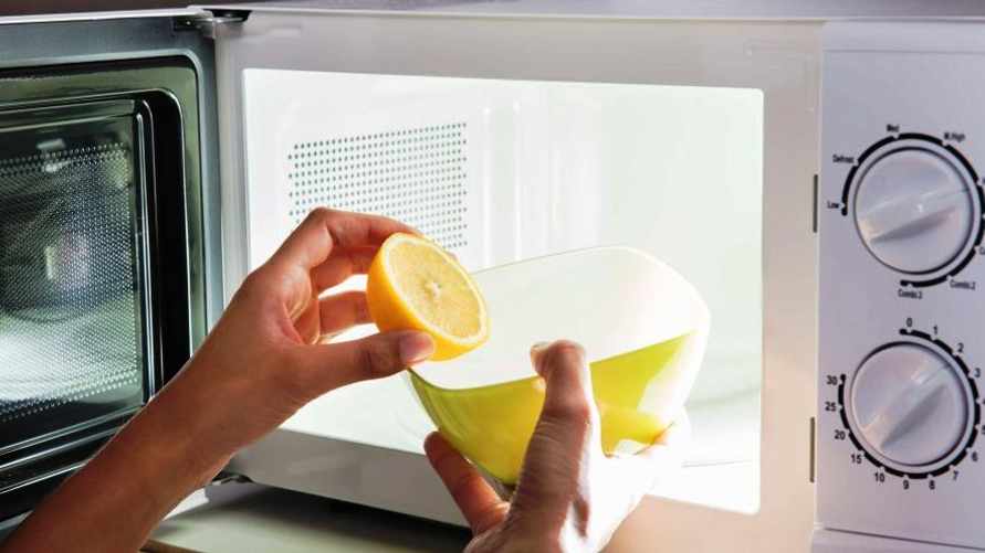 Зачем разогревать лимонный сок в микроволновке? Многие будут в шоке от эффекта