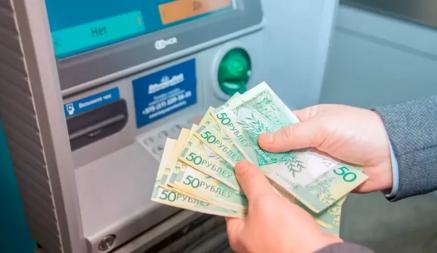 Минтруда расширил случаи, когда наниматели могут удержать с белорусов часть зарплаты