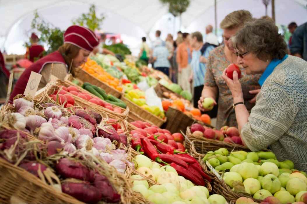 Помидоры по 70 коп., огурцы за 1,7 р. Где в Беларуси купить самые дешёвые овощи и фрукты, а где цены ещё "кусаются"