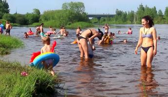 В выходные до +34°С. Эпидемиологи назвали водоемы Беларуси, в которых лучше не купаться