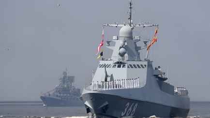 Российский военный корабль открыл огонь, чтобы остановить гражданское судно в Черном море