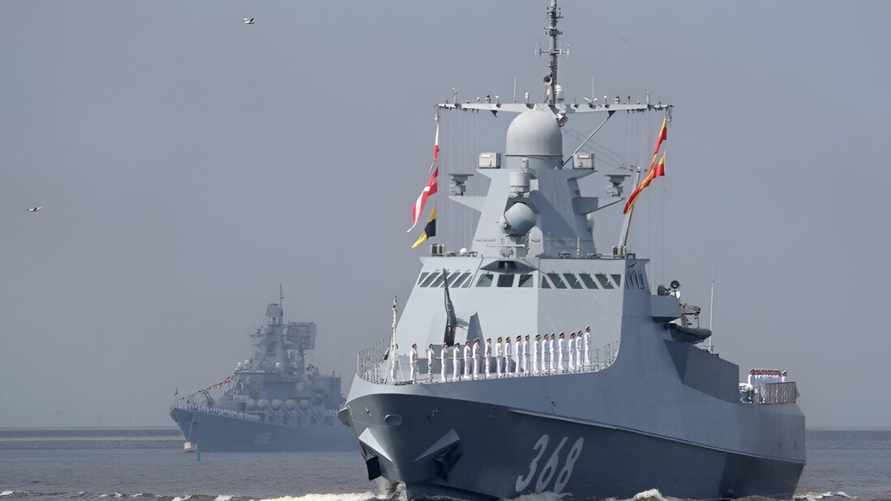 Российский военный корабль открыл огонь, чтобы остановить гражданское судно в Черном море