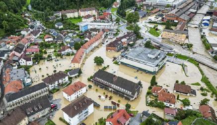 «Угроза торнадо и ливней» — Синоптики рассказали, когда Беларусь накроет циклон, затопивший Словению