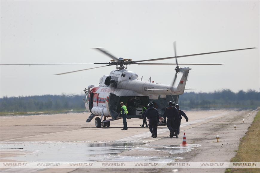 В минском аэропорту прошли учения: тушили самолет, людей уносили. Вот как это было