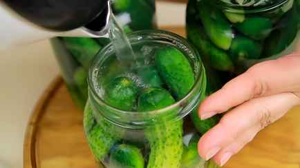Какой водой нужно заливать огурцы? Эту ошибку при мариновании допускают многие