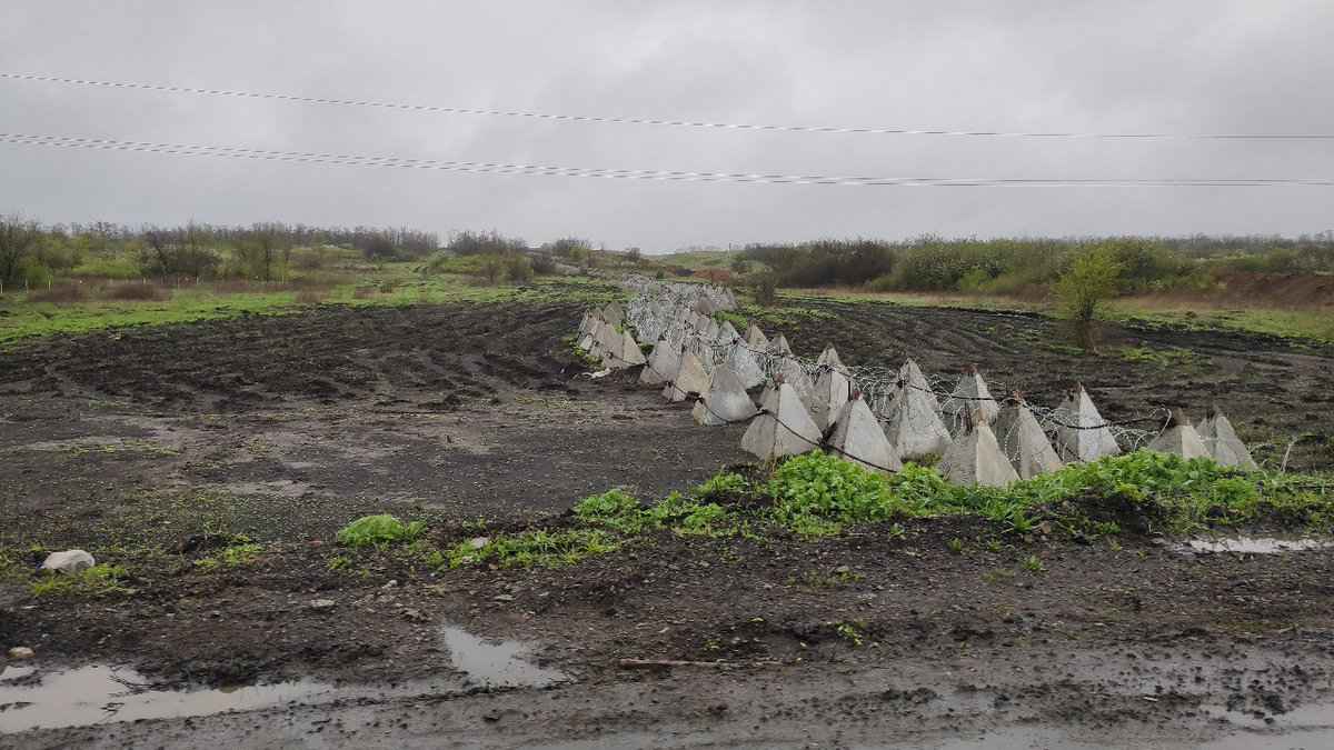 Одна из линий обороны, так называемые «зубы дракона».
