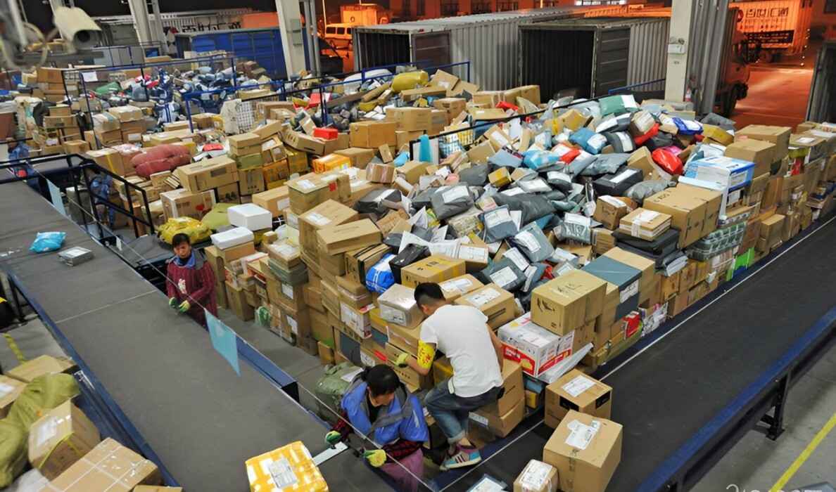 ГТК ограничил стоимость беспошлинных посылок из-за границы до 200 евро. С какой даты?