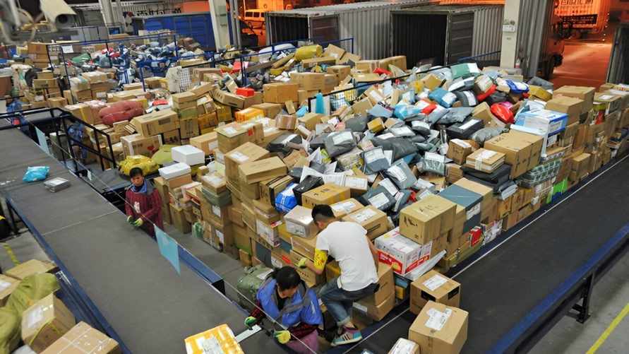 ГТК ограничил стоимость беспошлинных посылок из-за границы до 200 евро. С какой даты?