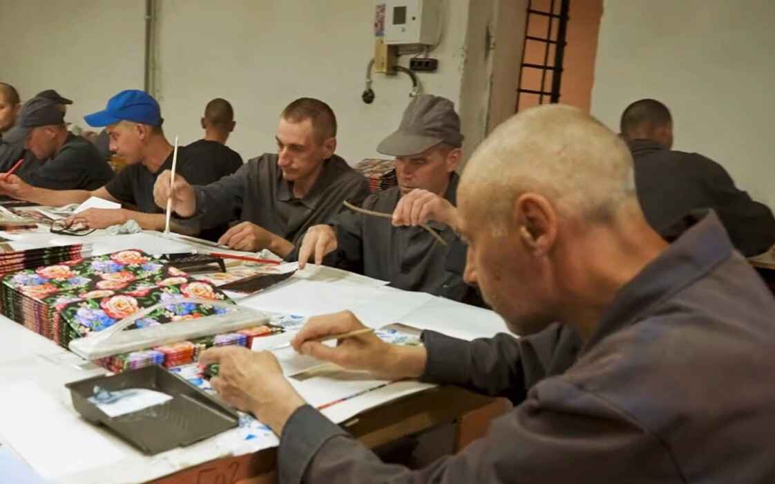 Борщ и бассейн - В ГУР рассказали, как содержат пленных россиян