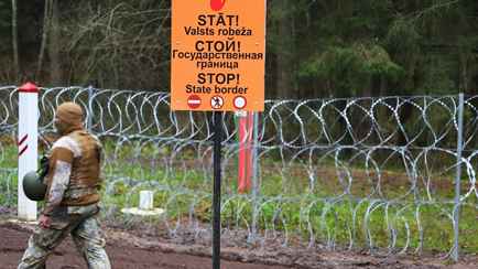 «Быстрорастущая угроза» — Латвия объявила мобилизацию пограничников для охраны границы с Беларусью