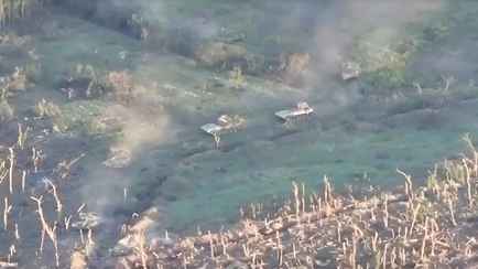 Украинцы показали уничтожение колонны российских танков под Бахмутом