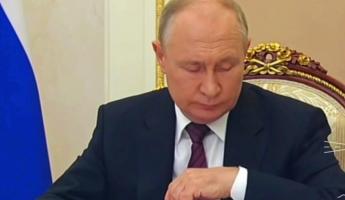 Появилось видео, как Путин путает левую и правую руки