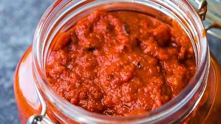 Для этого кетчупа не понадобятся помидоры (почти!) и кабачки (совсем!). Нашли рецепт оригинальной закатки на зиму