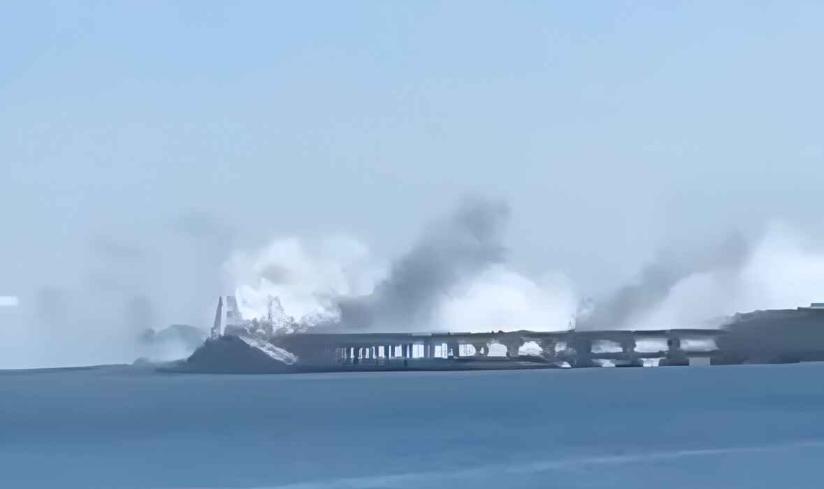 На Крымском мосту снова раздались взрывы