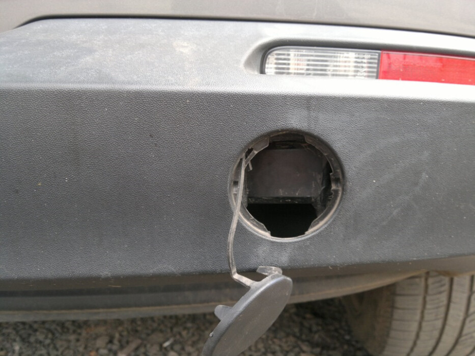 Что скрывается под этой заглушкой в автомобилях? Даже не все опытные водители знают