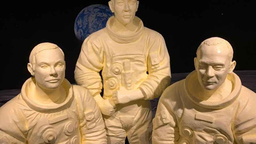 Существует целый вид искусства - создание скульптур из масла, и маргарина тоже.