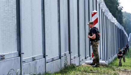 Власти Польши предложили решить судьбу забора на границе с Беларусью на референдуме