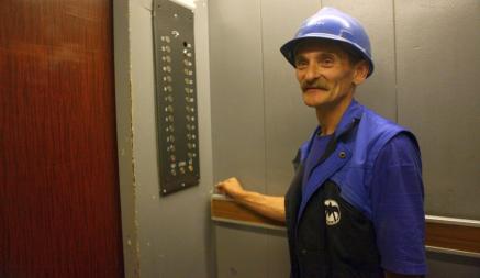 Белорусские лифты стали проблемой для Риги. Что с ними не так?