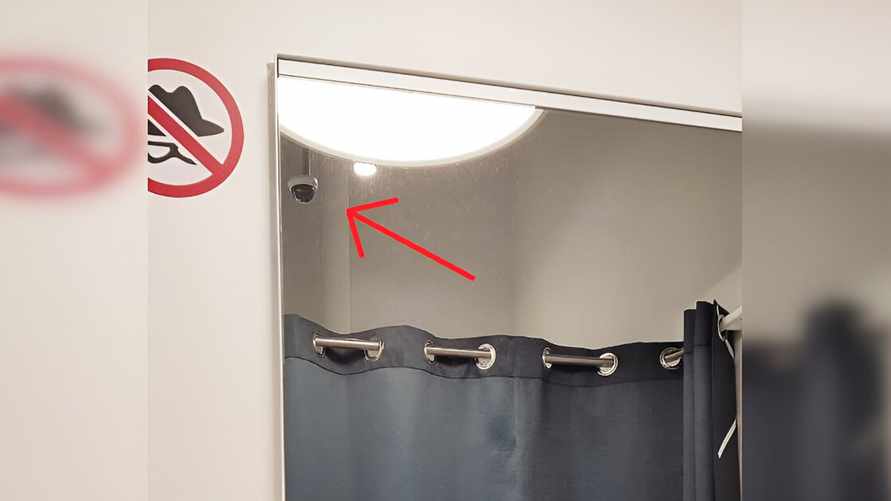 «А ведь я примеряла бельё» — Белоруска заметила камеру в примерочной. Как объяснили в магазине?