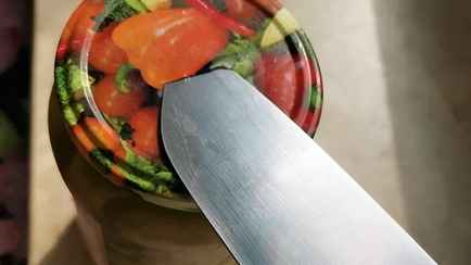 Зачем дырявить крышки для банок? Так делали еще наши бабушки